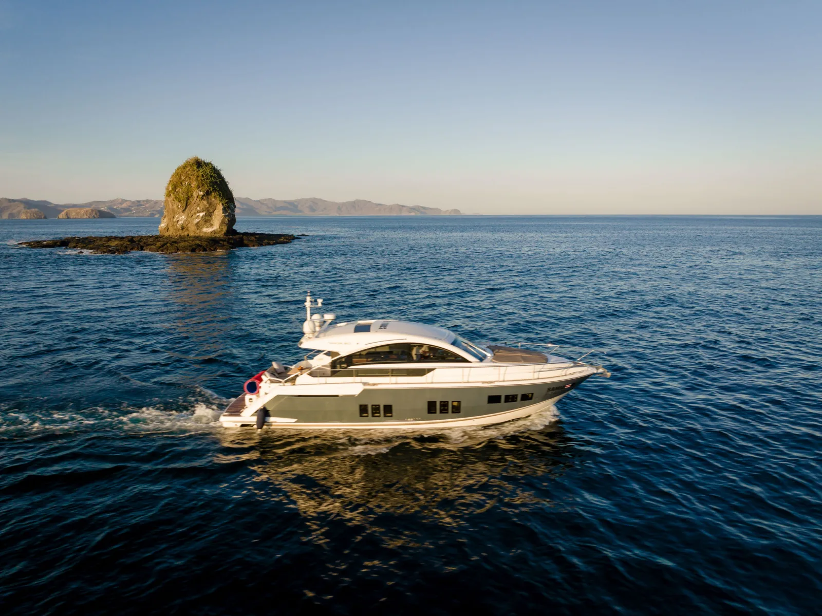 Samia under way past a rock formation off Guanacaste
