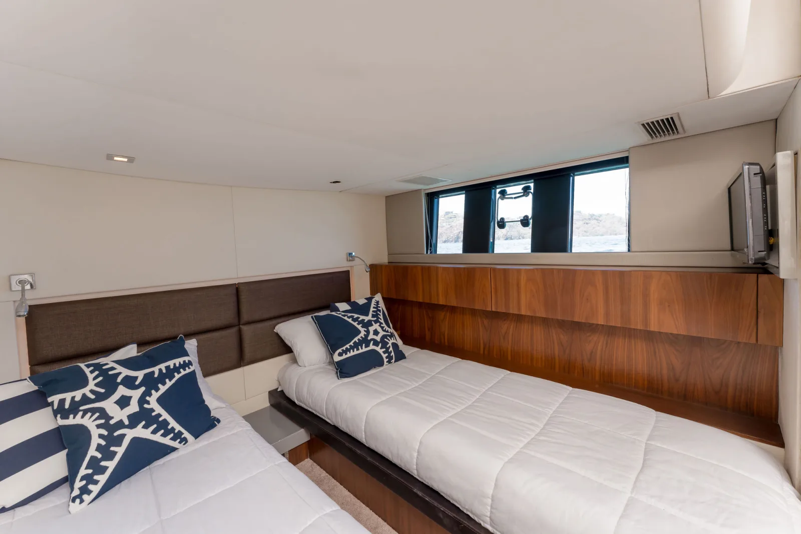 A twin-berth guest cabin aboard Samia